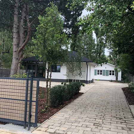 Mokus Apartmanhaz * Balatonszarszo